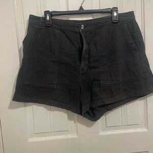 Universal Thread Shorts in black/dark gray Women’s Size 14